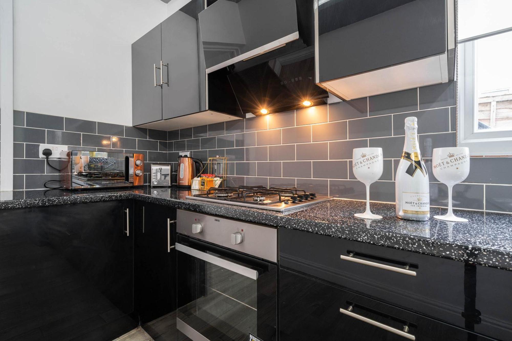 Five Bedroom Townhouse - Near City Centre - Edgbaston - On Street Parking - Wifi - Netflix - 974P Birmingam Exterior foto