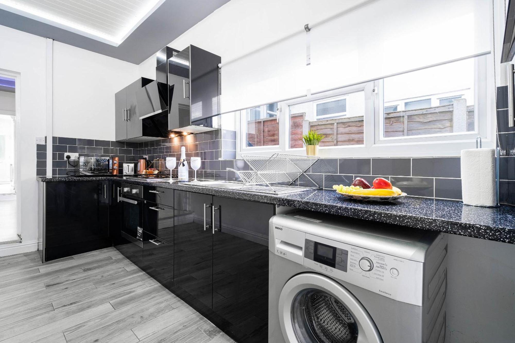 Five Bedroom Townhouse - Near City Centre - Edgbaston - On Street Parking - Wifi - Netflix - 974P Birmingam Exterior foto